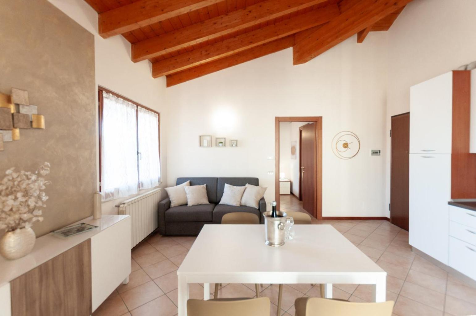 Dora'S Apartment Desenzano del Garda Kültér fotó